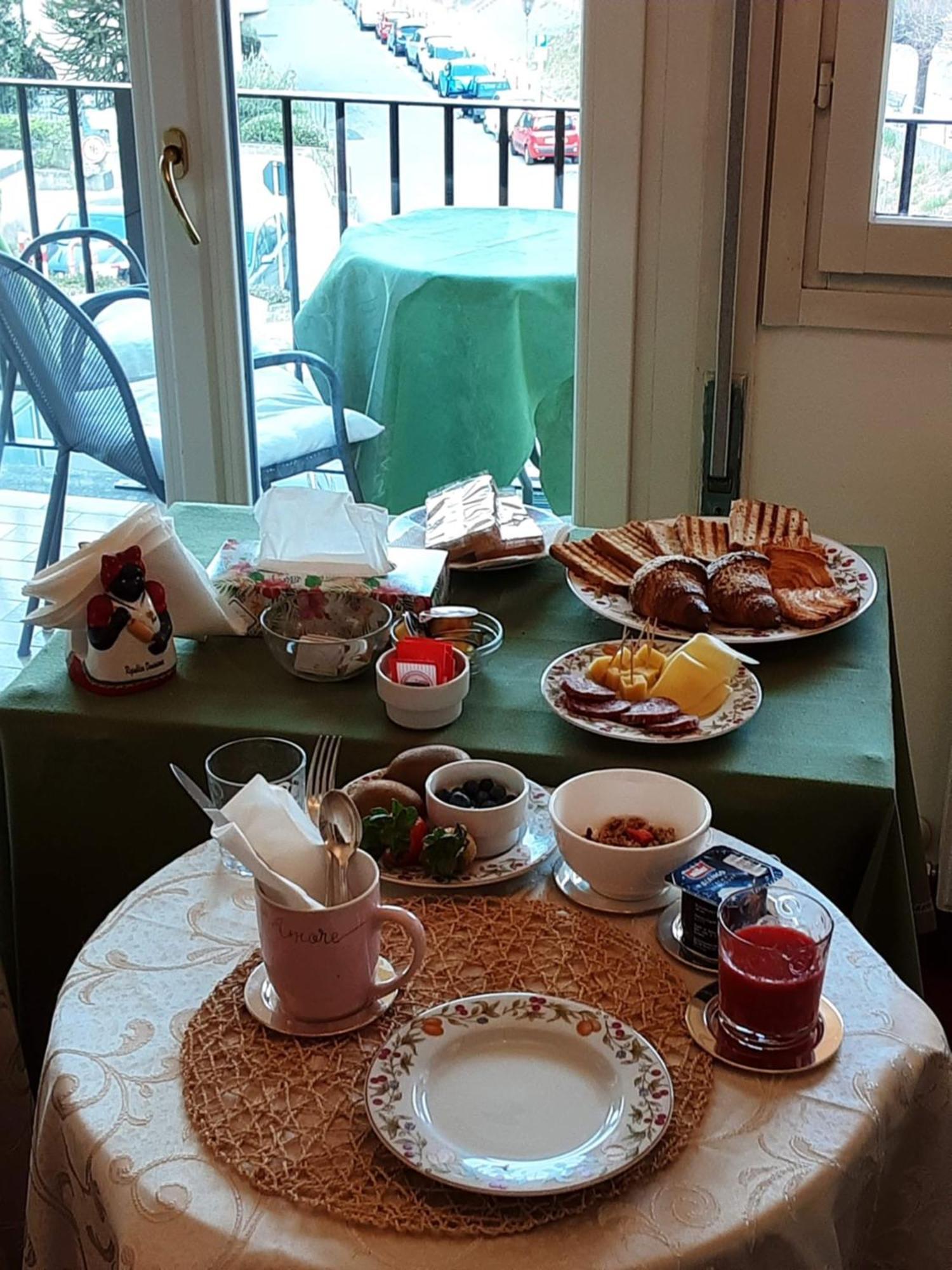 Tosca House 2 Bed & Breakfast Varenna Exterior foto
