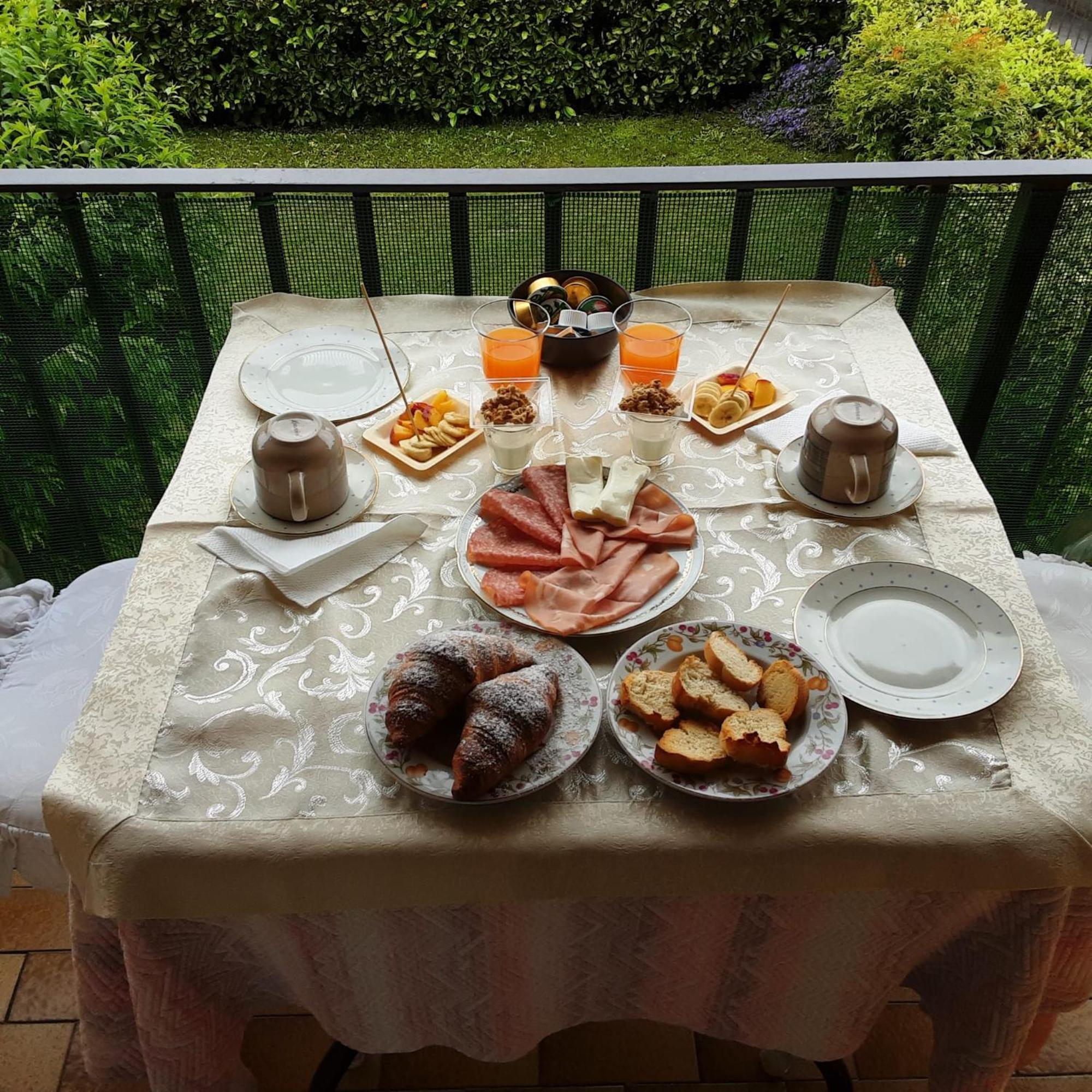 Tosca House 2 Bed & Breakfast Varenna Exterior foto